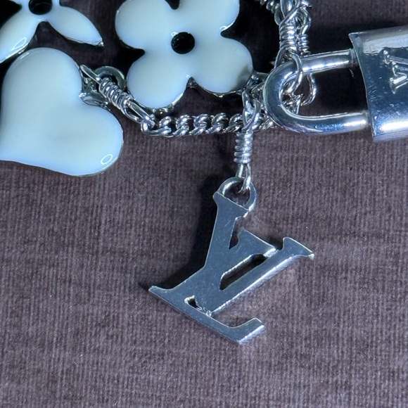 Louis Vuitton Necklace - Picture 13 of 15